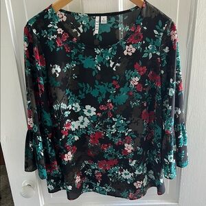 🌸Elle Green and Pink Flutter Sleeve Ruffled Blouse🌸